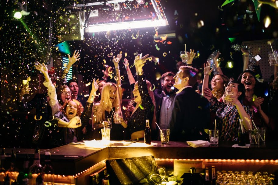 People dancing at Barasti Beach Bar in Dubai