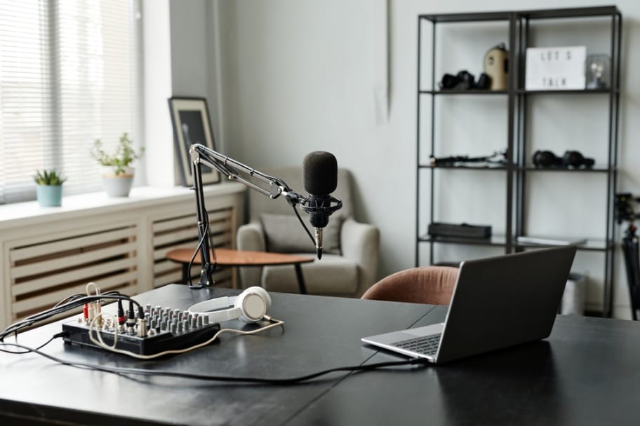 Top 15 podcast studios in Dubai Podcast studio in Dubai